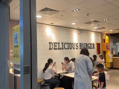 -麦当劳(上海虹桥站30B检票口楼上)