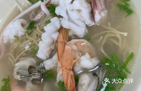 Signature Seafood Crispy Noodles