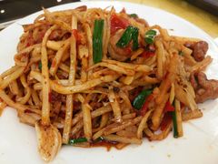 酸笋炒肥肠-红鼻子桂林米粉(金唐新光界店)