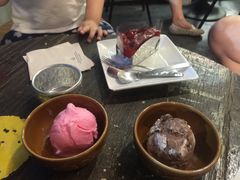 -莓园冰淇淋店