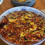 炉温240℃烤制一小时，外皮酥脆，内里肉质鲜嫩多汁