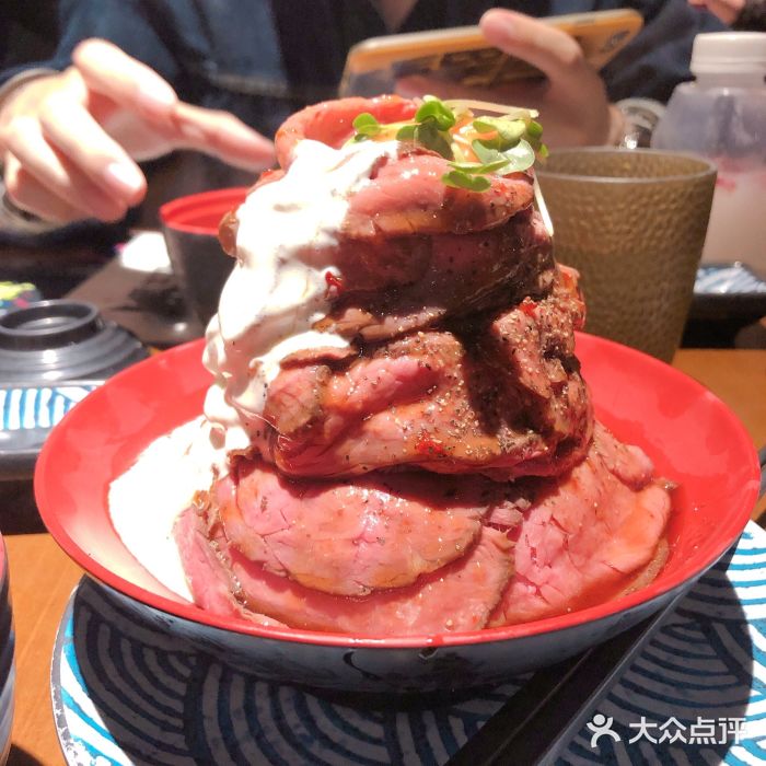 魔丼屋(日月光店)魔王慢烧牛肉丼图片