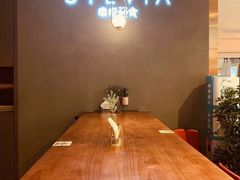 -POKEE VIA&Brunch·维娅(重庆来福士店)