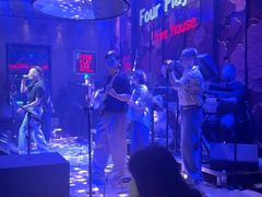-FOUR PLAY BAR