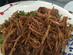 力笋烧肉-新天明砂锅鱼头煲