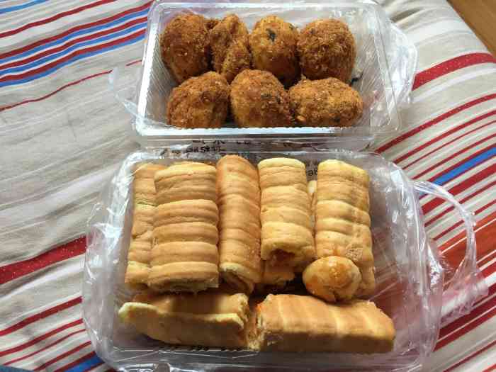 这次买了手撕面包,三明治,酥饼,价格不贵,挺实惠的.