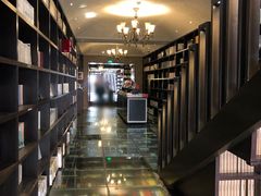 -钟书阁(松江泰晤士小镇店)