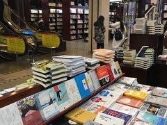 -新华书店(泉城路店)