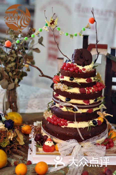 三层庆典裸蛋糕