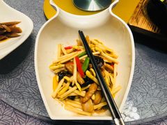 猪颈肉炒花生芽-三英温泉度假酒店-自助餐厅