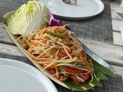青木瓜色拉-卷心菜和避孕套餐厅(Pattaya)