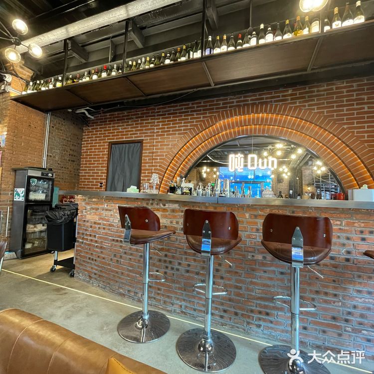 这家新店有点东西，它家咖啡能舔杯！