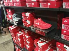 -NIKE上海青浦换季优惠店