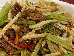 西芹牛肉-东馆和天下特色餐饮(工农店)