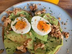 牛油果煮蛋吐司-RAC BAR(安福路店)