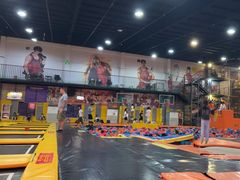 -极限Jump蹦床·新潮玩运动世界·室内乐园·团建·派对中心