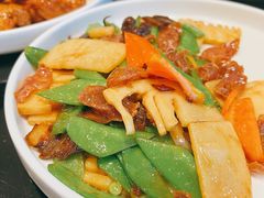 笋尖兰豆炒腊味-高第街56号港式餐厅·精选(世茂广场宽厚里大明湖店)
