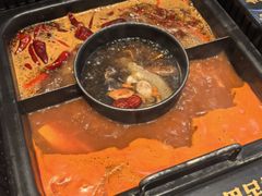 -老牌坊云南鱼豆花火锅(哈西万达店)