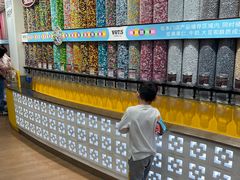 -m豆巧克力世界(上海世茂广场店)