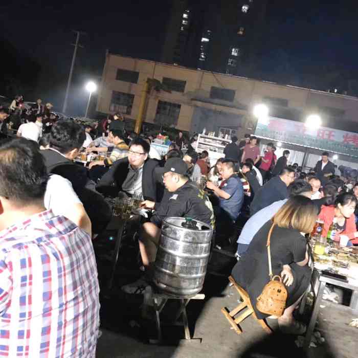 鑫立旺烧烤(环宇城店)-"费用餐时间来吃的人特别少,只有几座,一直.