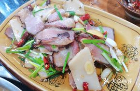 Gray Rice Cake Stir-Fried with Preserved Pork