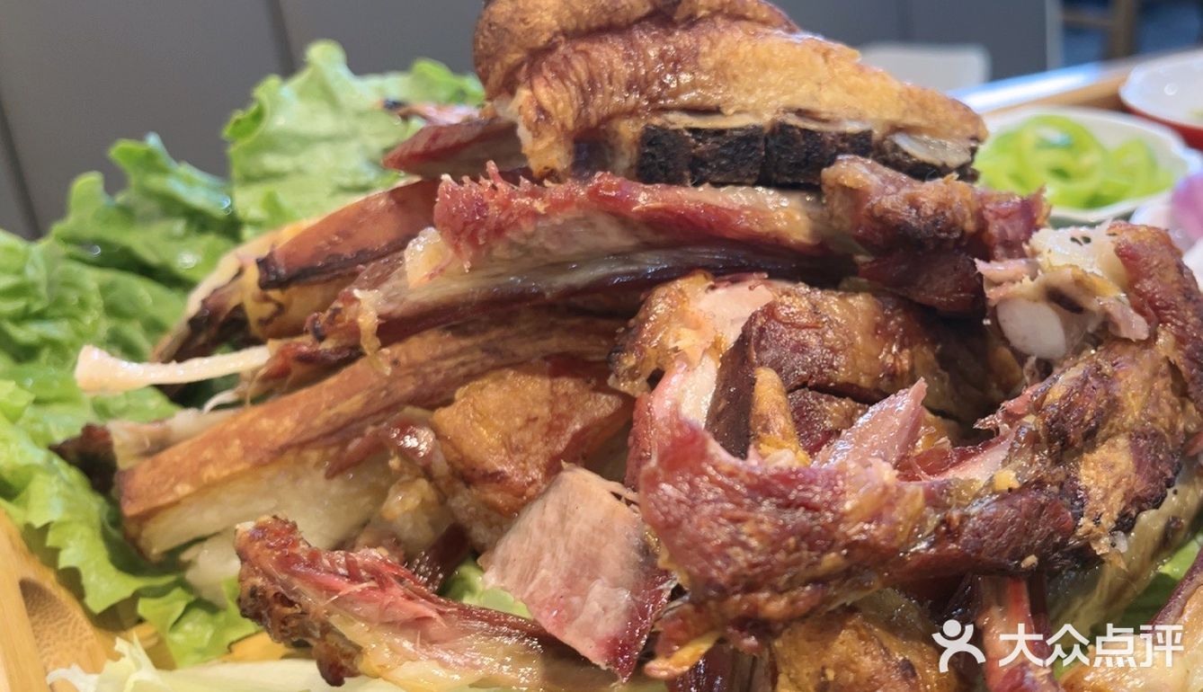 晚上十一点来人依然不少