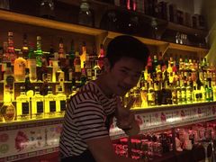长吧台里的小罗-Ducktail