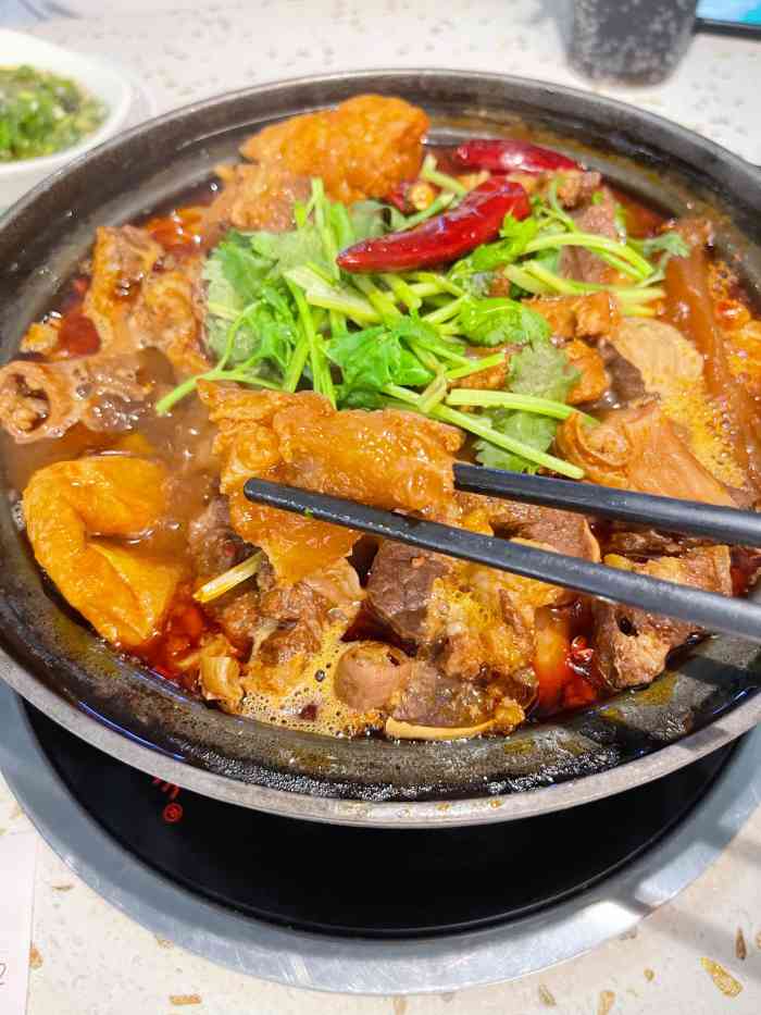 牛小灶牛杂煲(佳兆业店)-"第一次来吃,牛腩煲是招牌,有套餐,有团购.