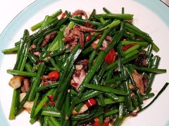 蒜苔炒八爪鱼-鸽子侯·家宴·平价海鲜(市图书馆店)