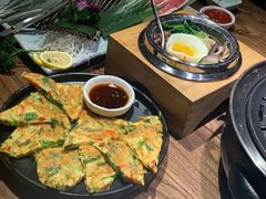 海鲜葱饼-明洞阿姨·韩式酱蟹烤肉·创意料理(三元桥店)