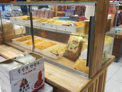 面包甜点陈列柜-上海市长春食品商店(淮海中路店)