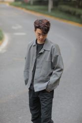 -一家只做男发烫染的店