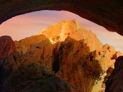 -天山神秘大峡谷