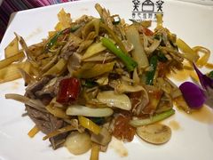 -香巴拉云南餐厅(华莱坞店)