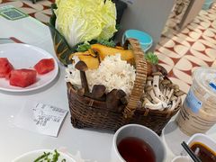 -洪氏嗨捞·广东猪肚鸡·椰子鸡火锅(西咸万象城店)