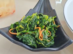 芹菜叶-老码头黑皮肘子锅包肉熏酱水饺(文政街店)