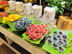 -雍容荟活帝王蟹活龙虾自助(苏宁旗舰店)