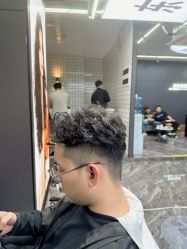 -藤野造型•烫染专业店