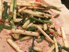 盘烤韭菜-何师烧烤Pro ·江湖川菜·小龙虾·精酿(太古里旗舰店)