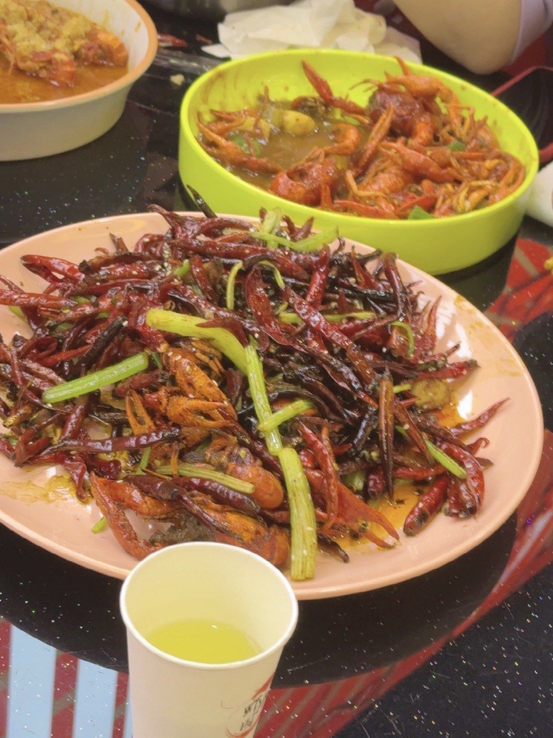 金汤蒜泥龙虾 每一只小龙虾都吸满了蒜汁,吃起来鲜美可口