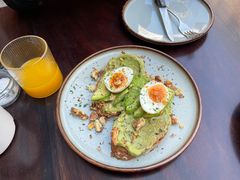 牛油果煮蛋吐司-RAC BAR(安福路店)