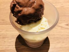 巧克力冰淇淋-必胜客(欧亚卖场店)