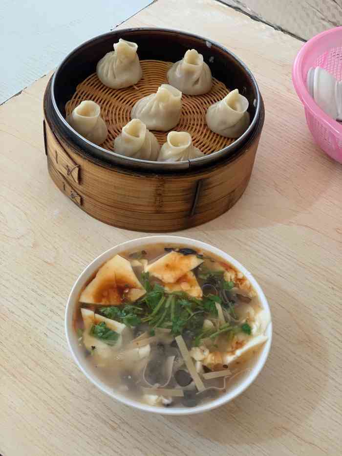 安庆特味灌汤包-"这家是在西七里塘的后面一条路繁洼路上的包.