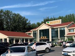 -窦店服务区-停车场