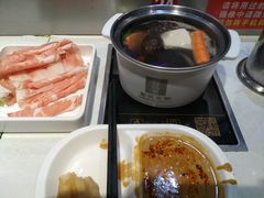 -百品聚旋转火锅(万德庄店)