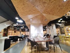 -新华里咖啡书吧(新华书店小寨店)