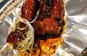 Honey-glazed Black Barbecue Pork