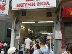 -Bánh Mì Huynh Hoa