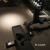 健身房开在两楼,刚进门第一眼看上去感觉很小