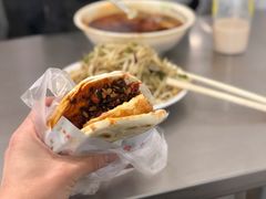 -清真马乐贝腊牛肉蛋黄菜夹馍(马蓉洒金桥店)